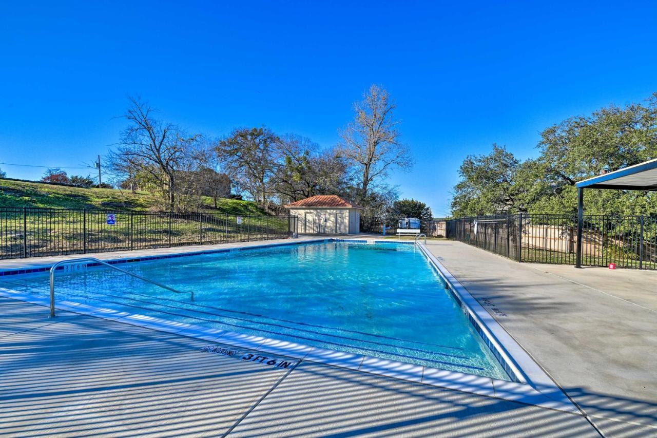 Charming Lake Creek Cabin With Pool Access And Decks Granbury Exterior photo
